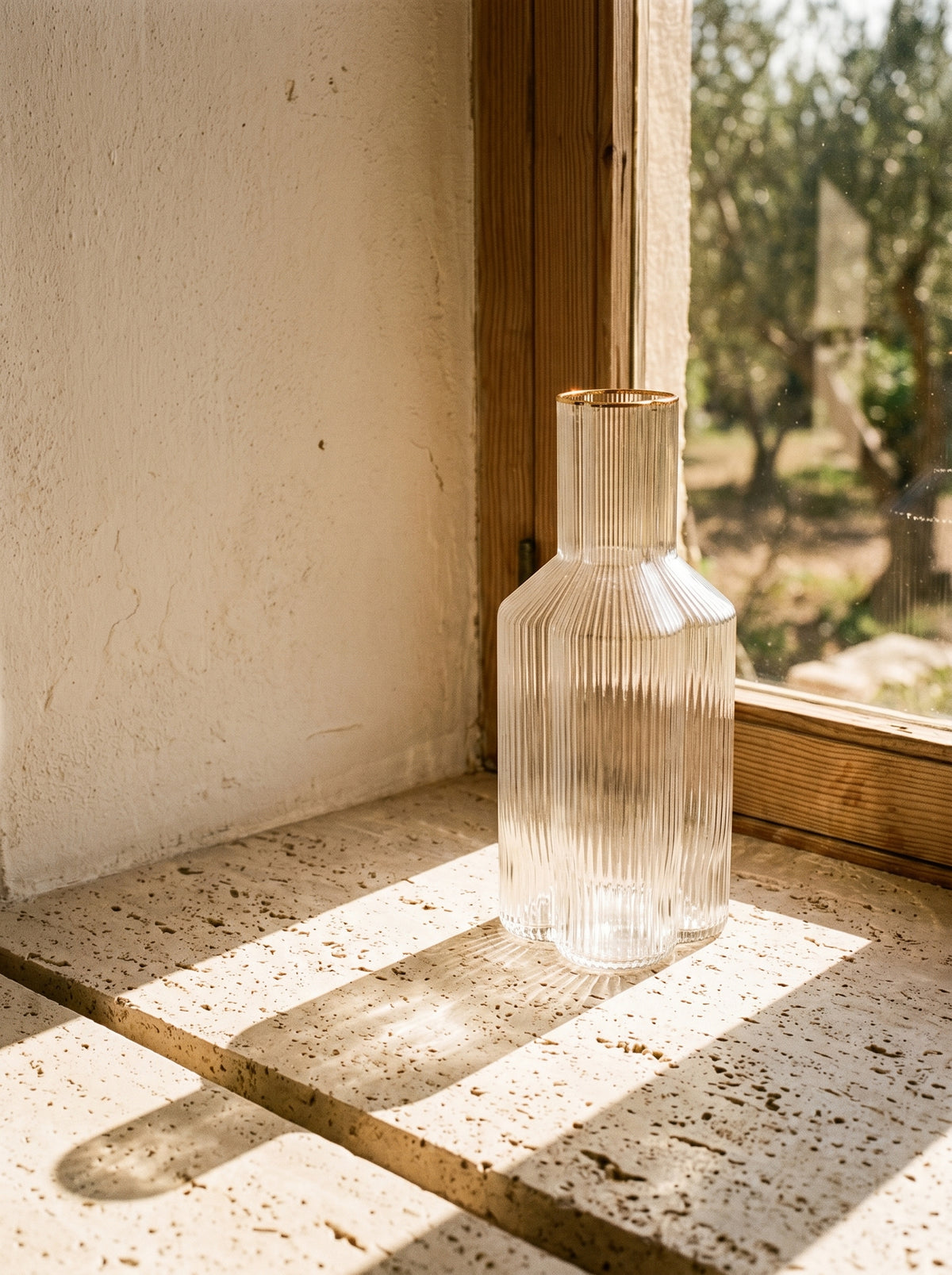 Carafe Trèfle en verre, Liseré doré, ambiance art de la table – Maison Azuria