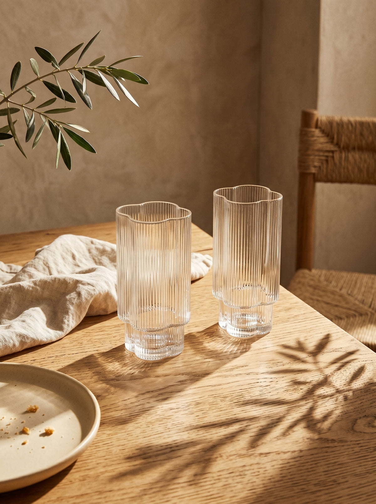 Lot de 6 grands verres Trèfle, mise en scène sur une table dressée – Maison Azuria