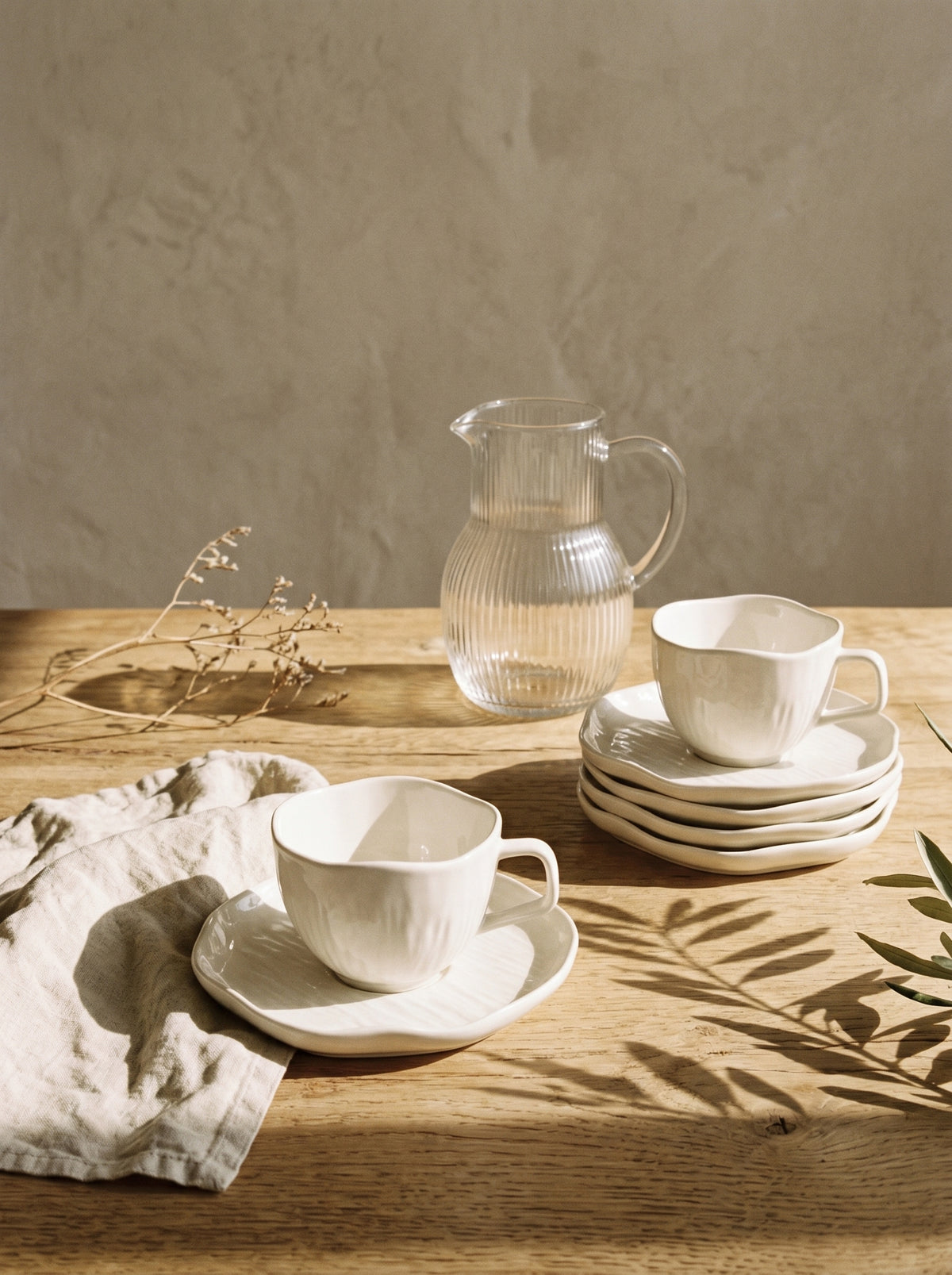 Service à café Cermico, Tasses 200 ml, dans un décor de table sobre – Maison Azuria