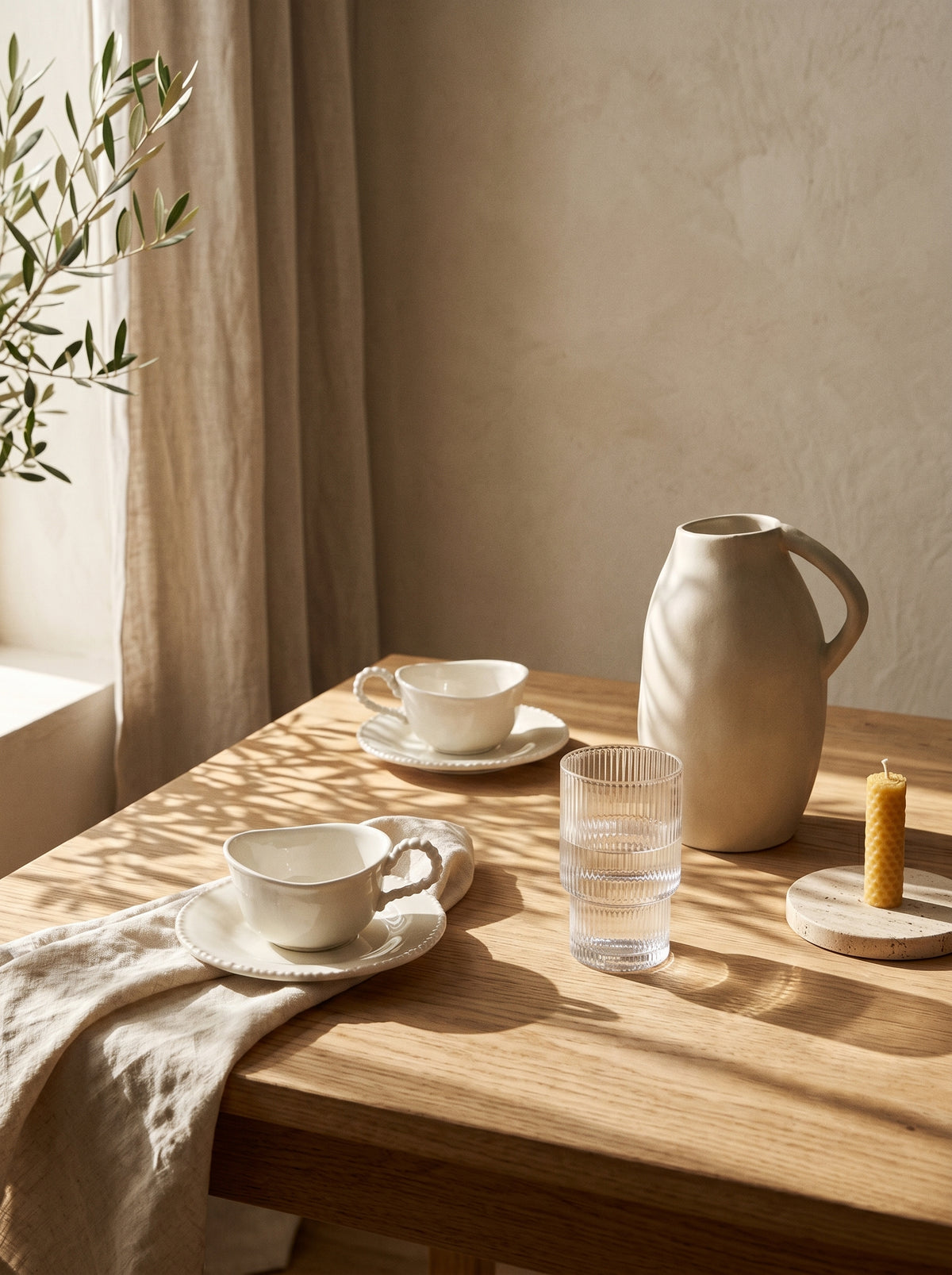 Service à café Pearl Coffee, Tasses 200 ml, en situation, lumière naturelle – Maison Azuria