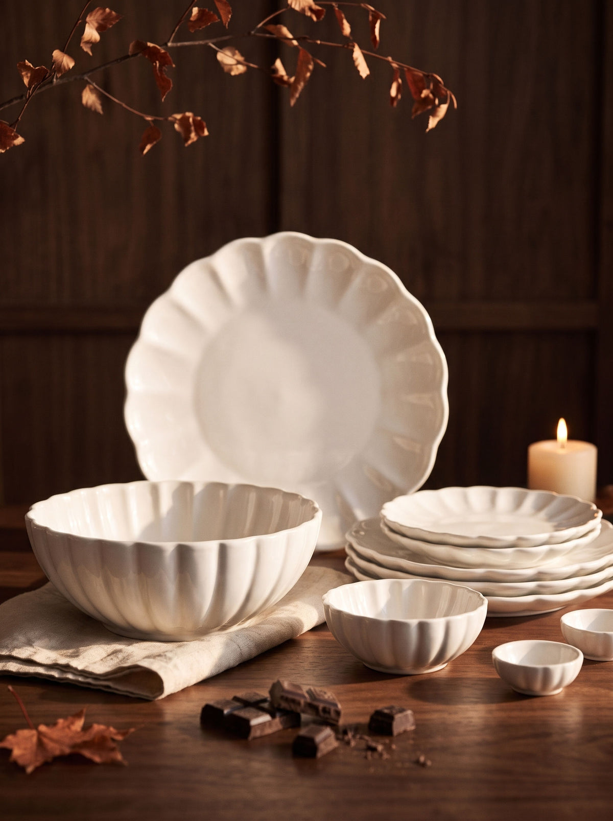 Service de vaisselle Lotus Blanc, 27 Pièces, ambiance d'automne, lumière chaude – Maison Azuria