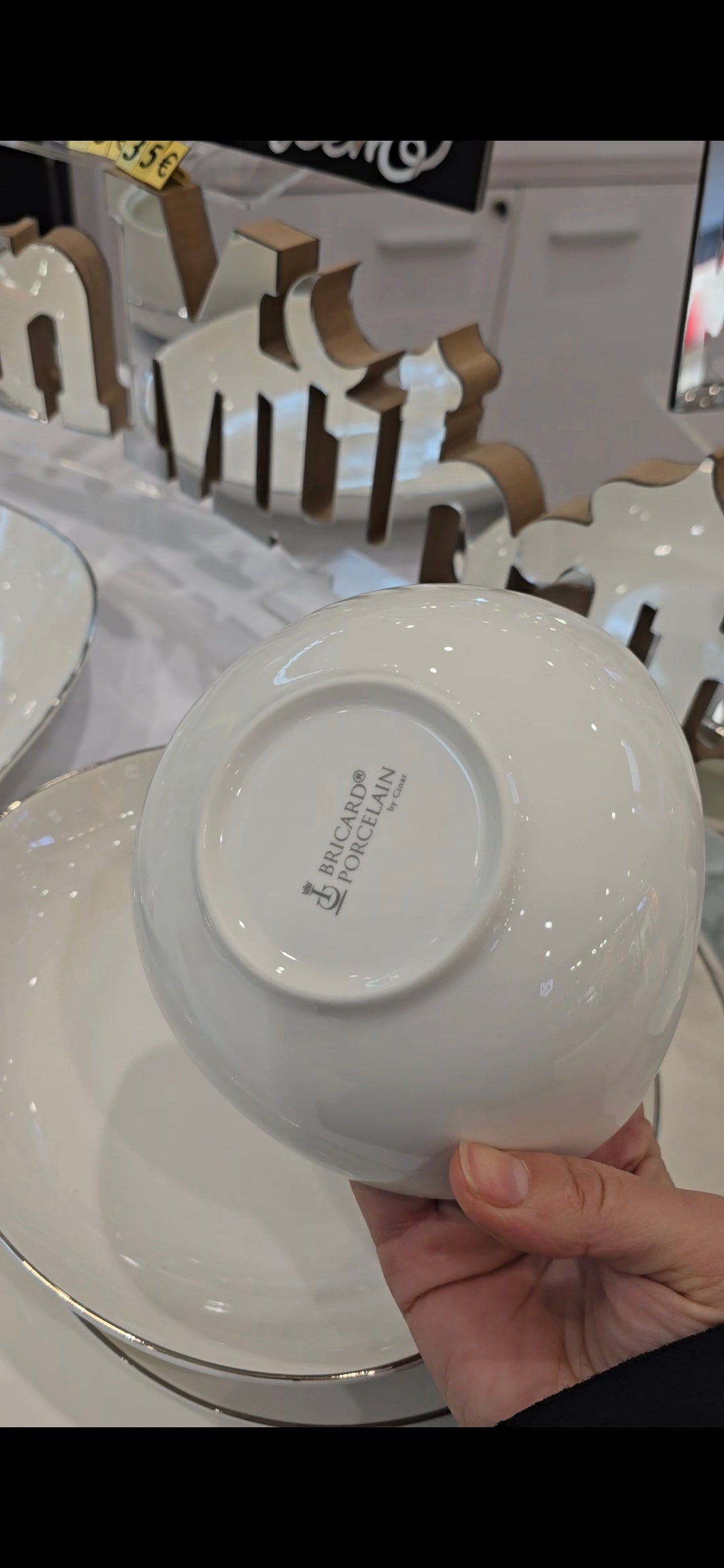 Service à vaisselle Anna 27 pièces en porcelaine liseré doré, vue 11 – Maison Azuria