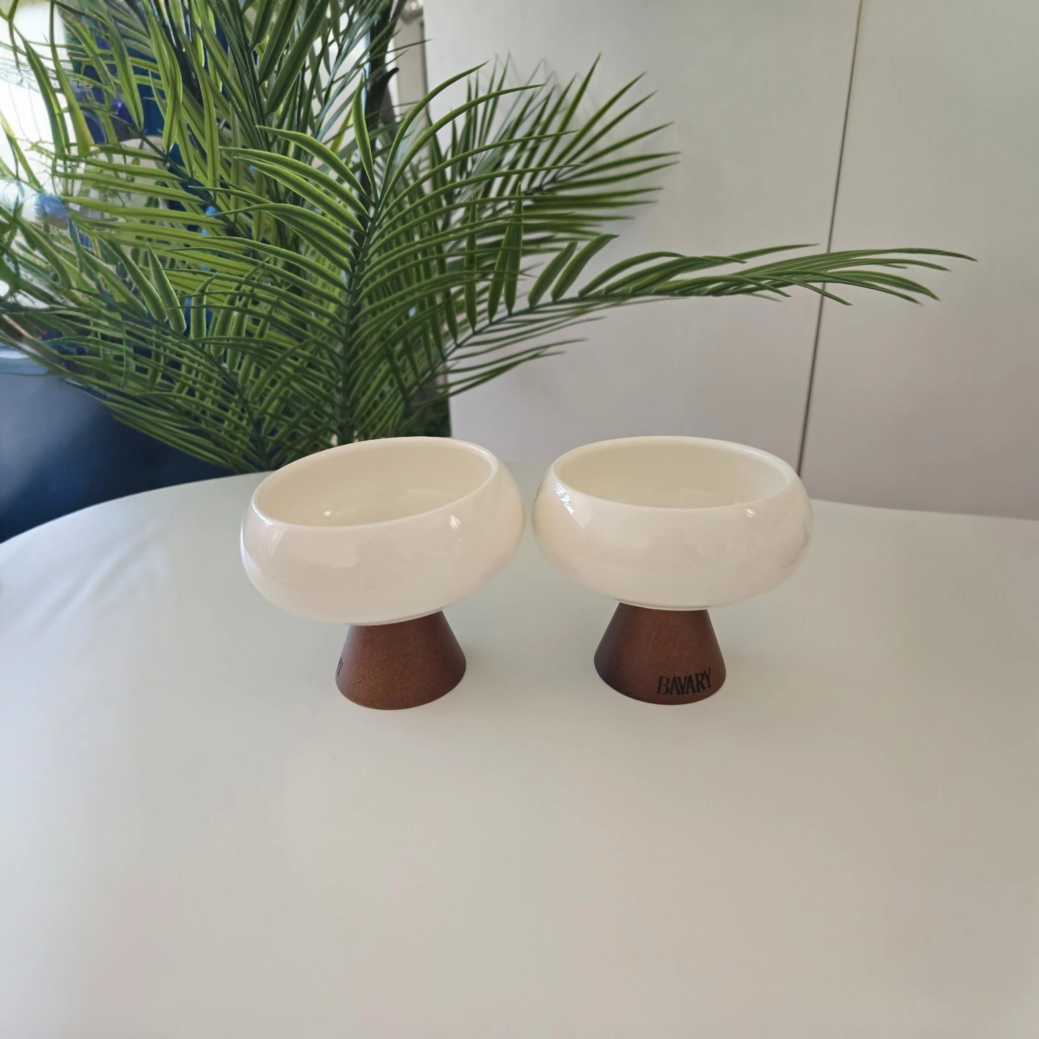 Set de 2 bols Mira avec pied en bois d’acacia - Happymuzdeco