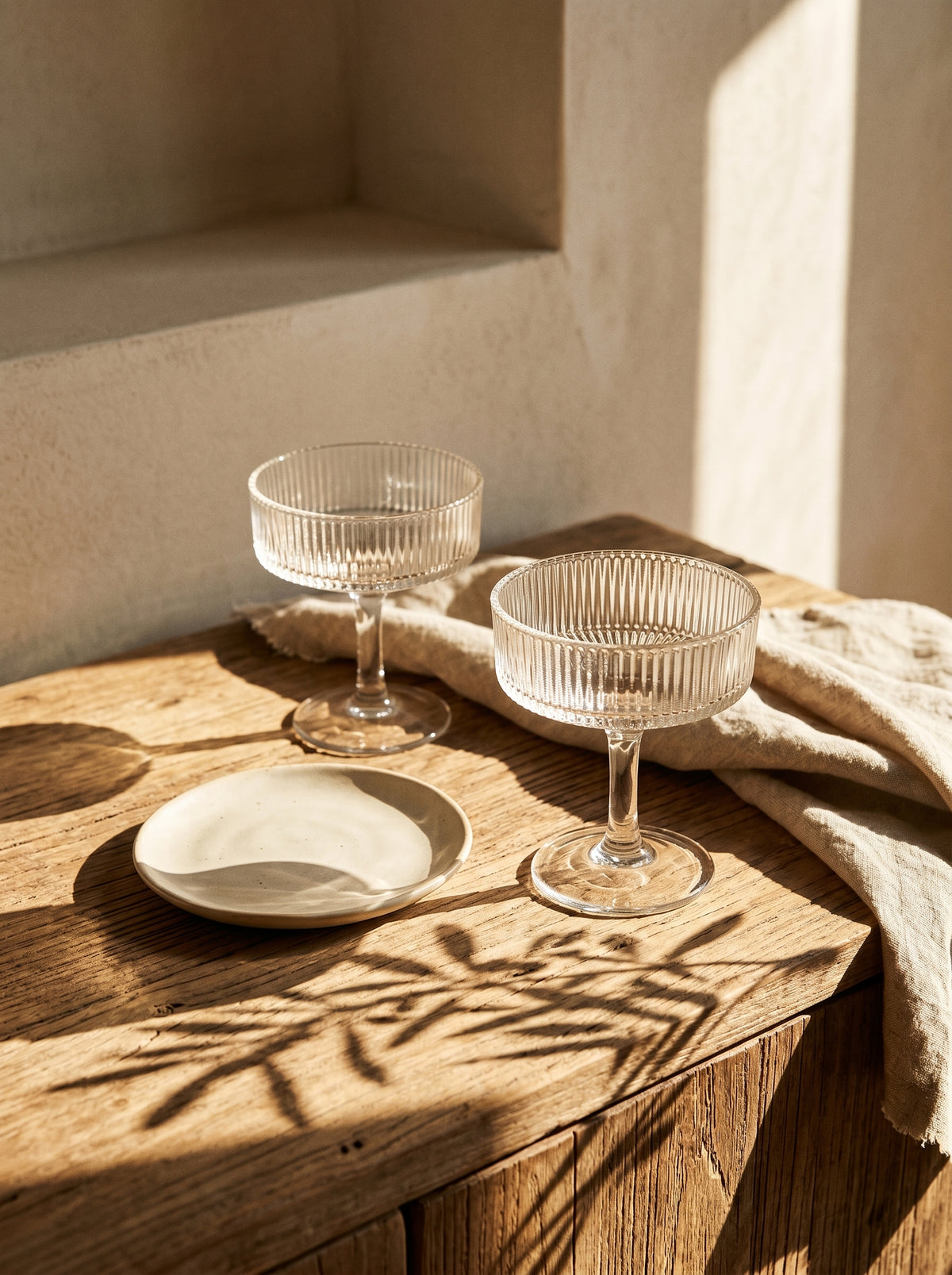 Lot de 6 verres à cocktail Lines, en situation, lumière naturelle – Maison Azuria