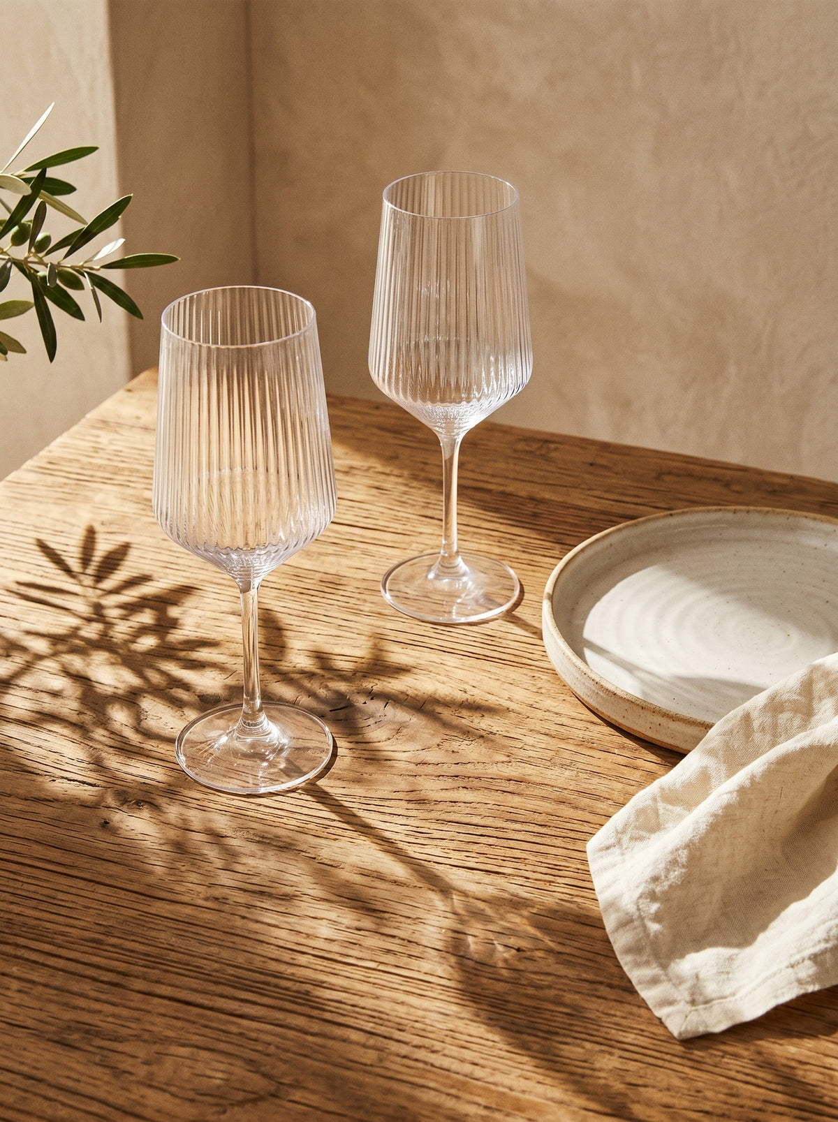 Lot de 6 Verres à pied Lines, dans un décor de table sobre – Maison Azuria