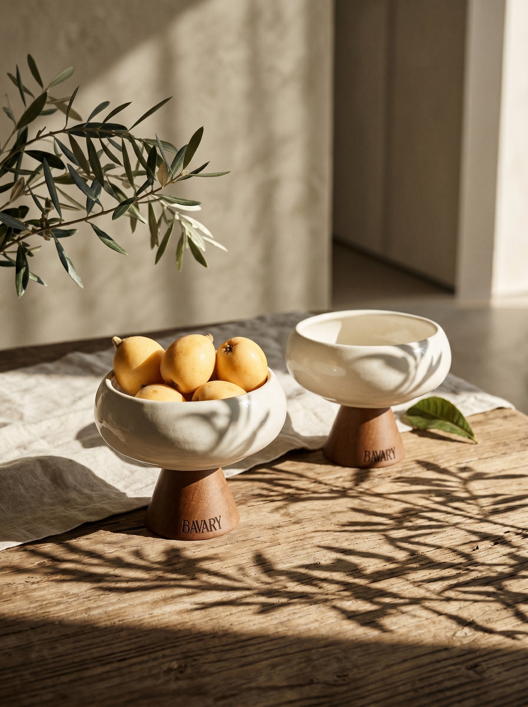 Set de 4 bols Mira avec pied en bois d’acacia