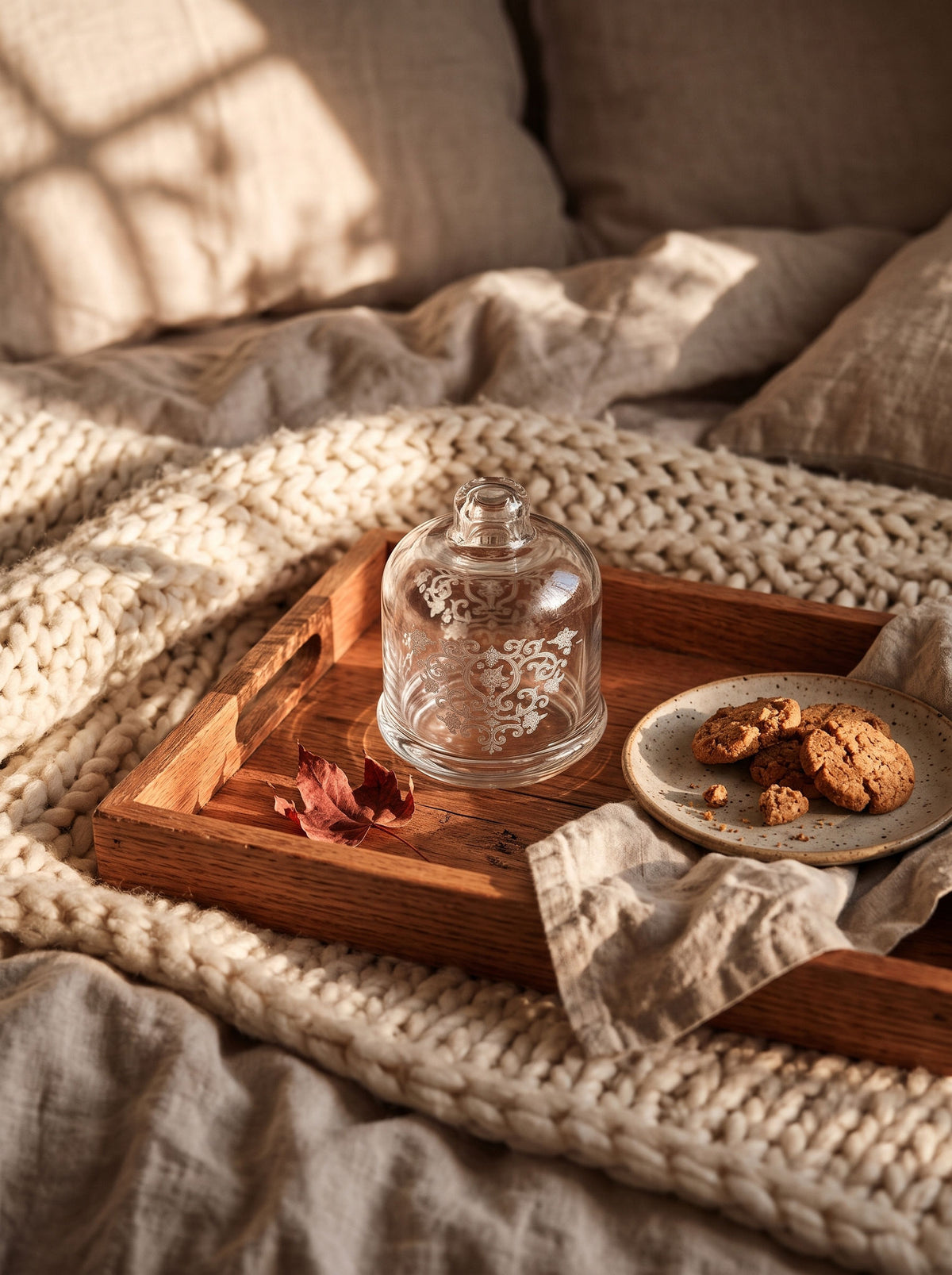 Cloche en verre orientale argenté, en situation, décor cocooning – Maison Azuria