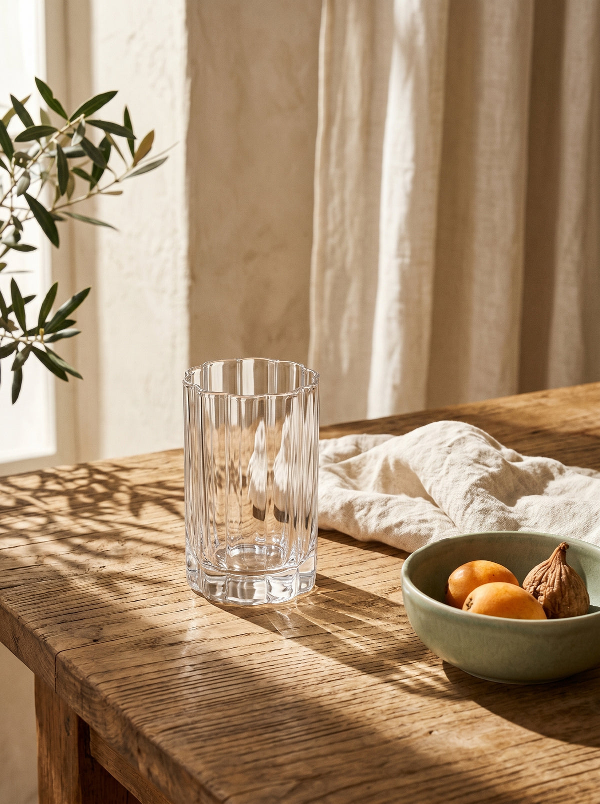 Lot de 2 Grand Verres Luno, mise en scène sur une table dressée – Maison Azuria