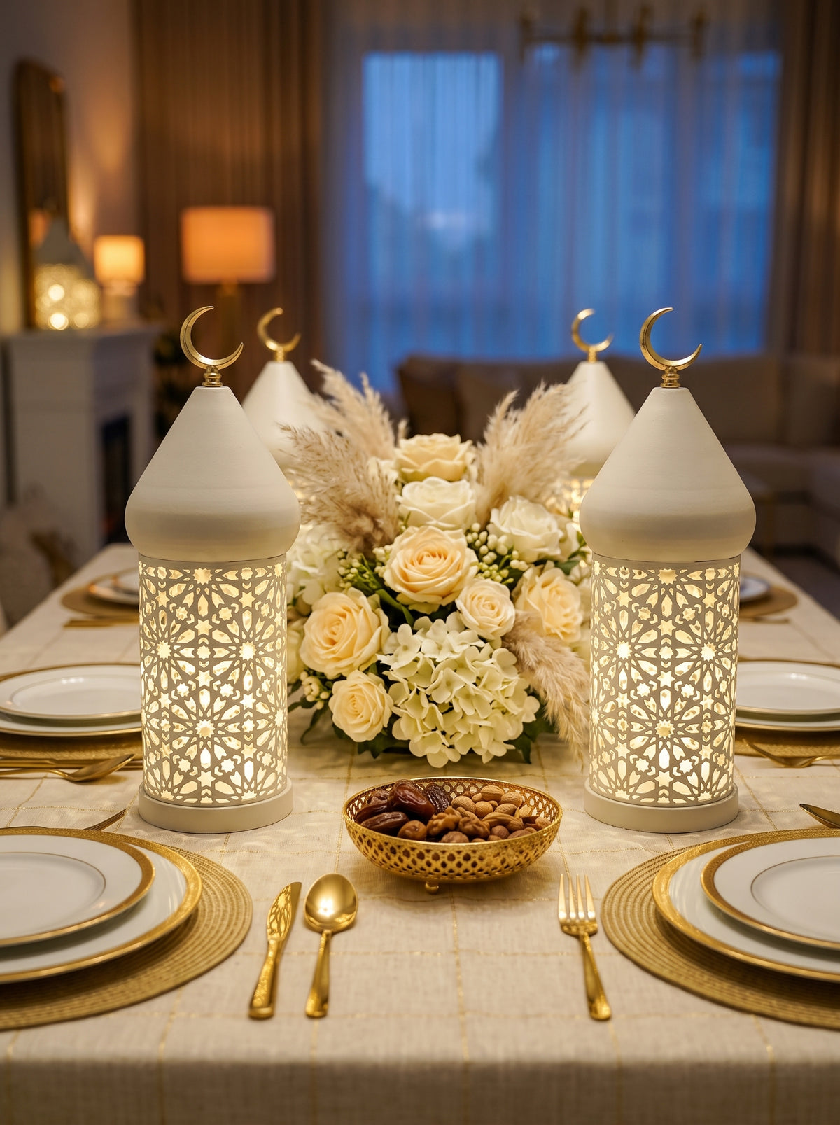 Grande Lanterne lumineuse LED, Blanche, mise en scène sur une table dressée – Maison Azuria