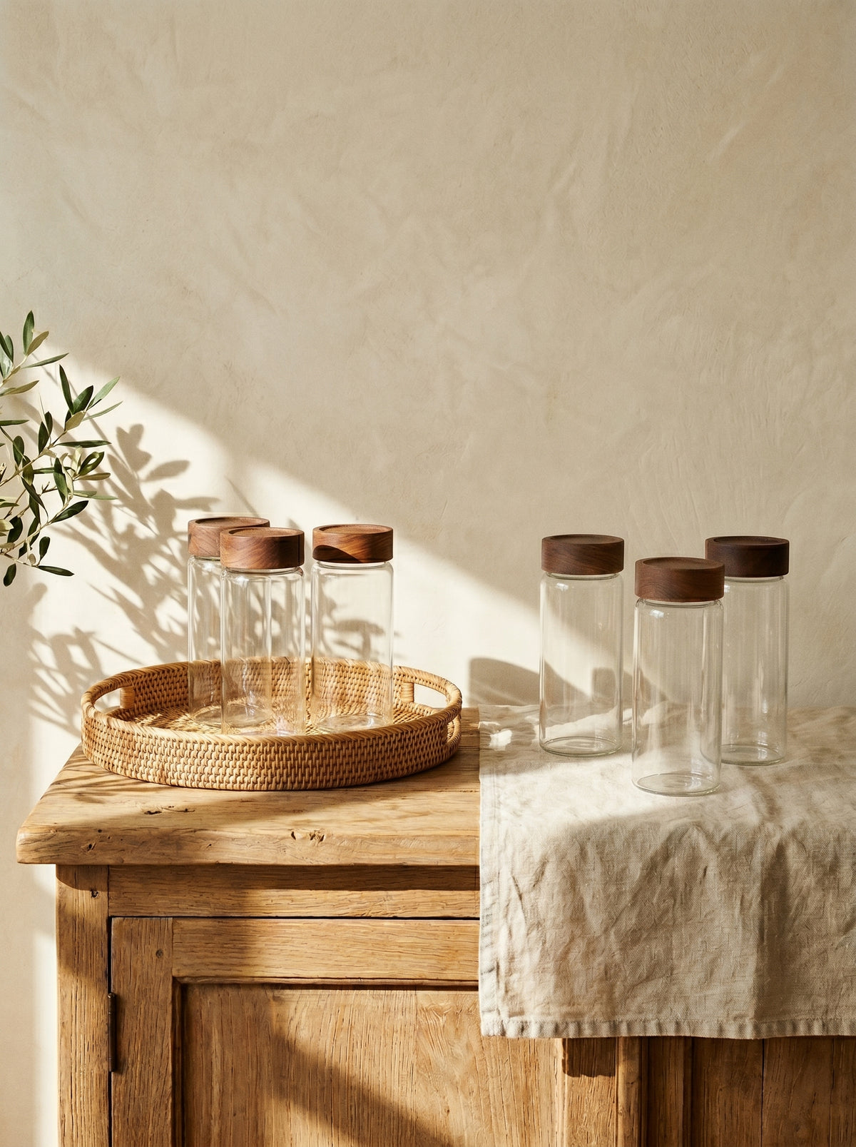 Lot de 6 pots à épices en bois d’acacia, 15 cm, dans un décor de table sobre – Maison Azuria