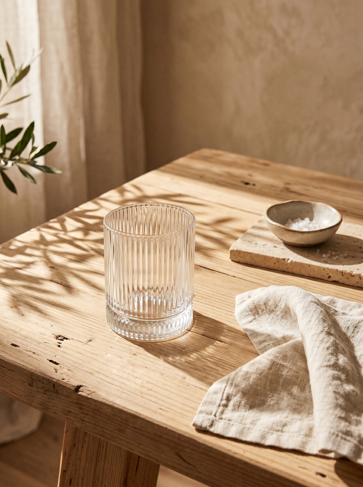 Lot de 6 Petits Verres Lìnea, dans un décor de table sobre – Maison Azuria