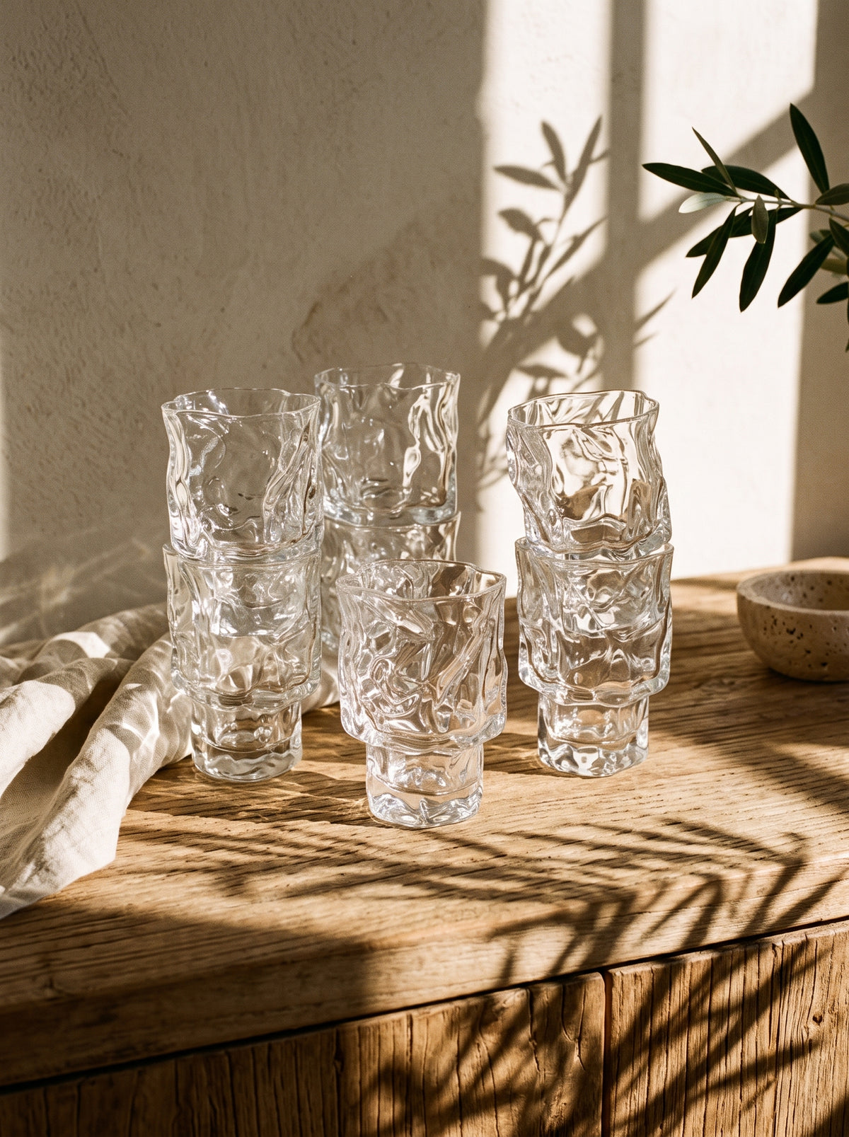 Lot de 6 Petits Verres Wave Nordic, dans un décor de table sobre – Maison Azuria