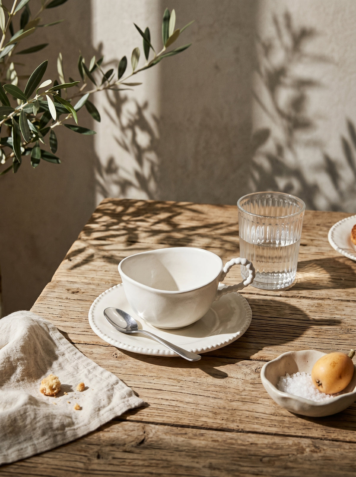 Service à café Pearl Coffee, Tasses 200 ml, dans un décor de table sobre – Maison Azuria