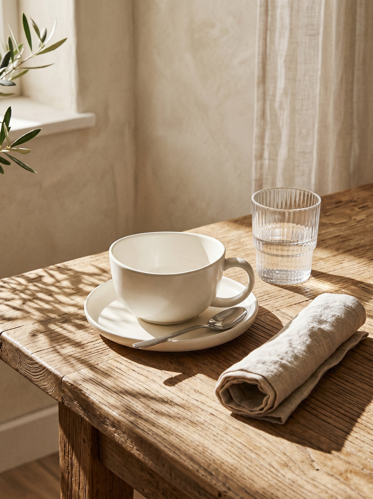 Service à café Smile Coffee, Tasses 200 ml, en situation, lumière naturelle – Maison Azuria