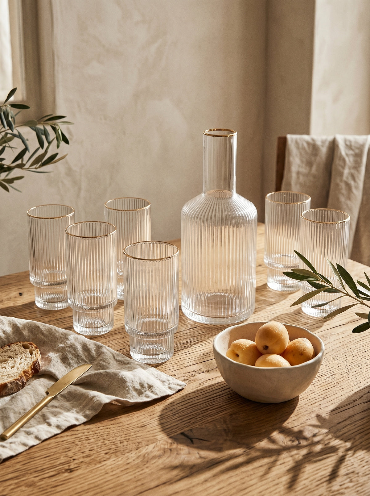 Service carafe et verres, Liseré doré, ambiance art de la table – Maison Azuria