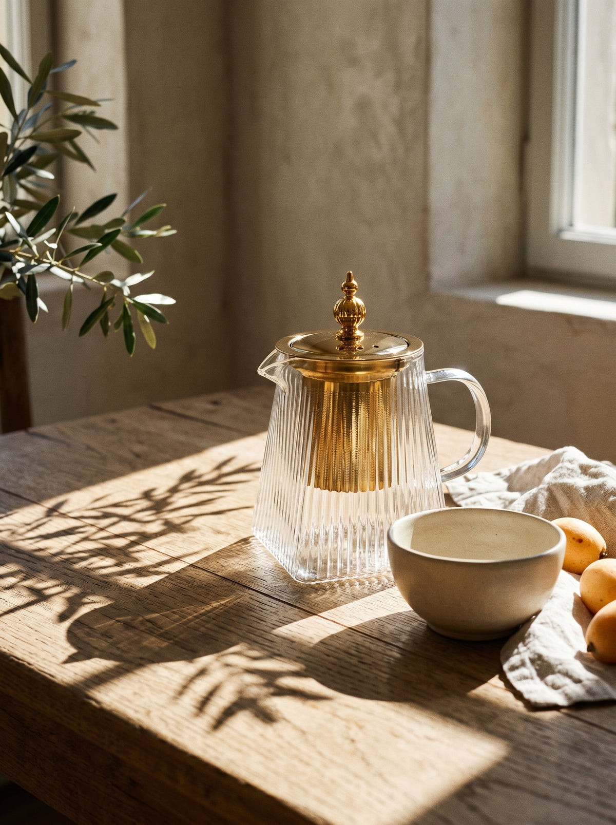 Théière dorée, 450 ml, ambiance art de la table – Maison Azuria