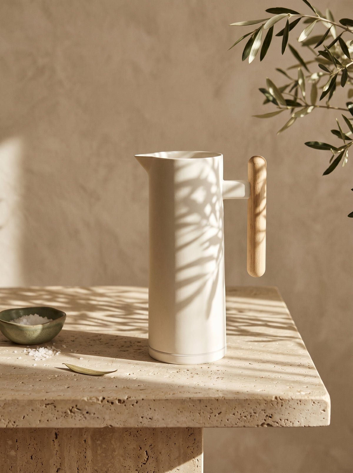 Thermos Blanc avec Manche en Bois, ambiance art de la table – Maison Azuria